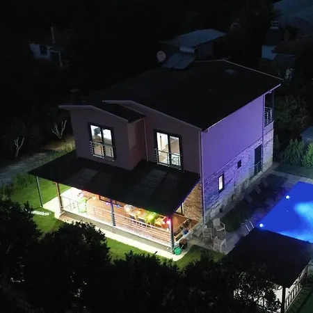 Villa Green Villa